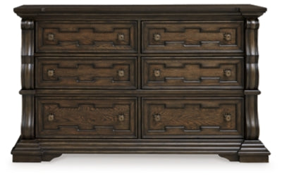 Maylee Dresser