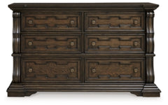 Maylee Dresser